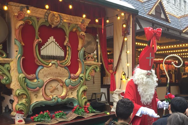 Bild 2 von Zum Ritter "Feuerwald" (Weihnachtsmarkt: Kardinal-Hengsbach-Platz)